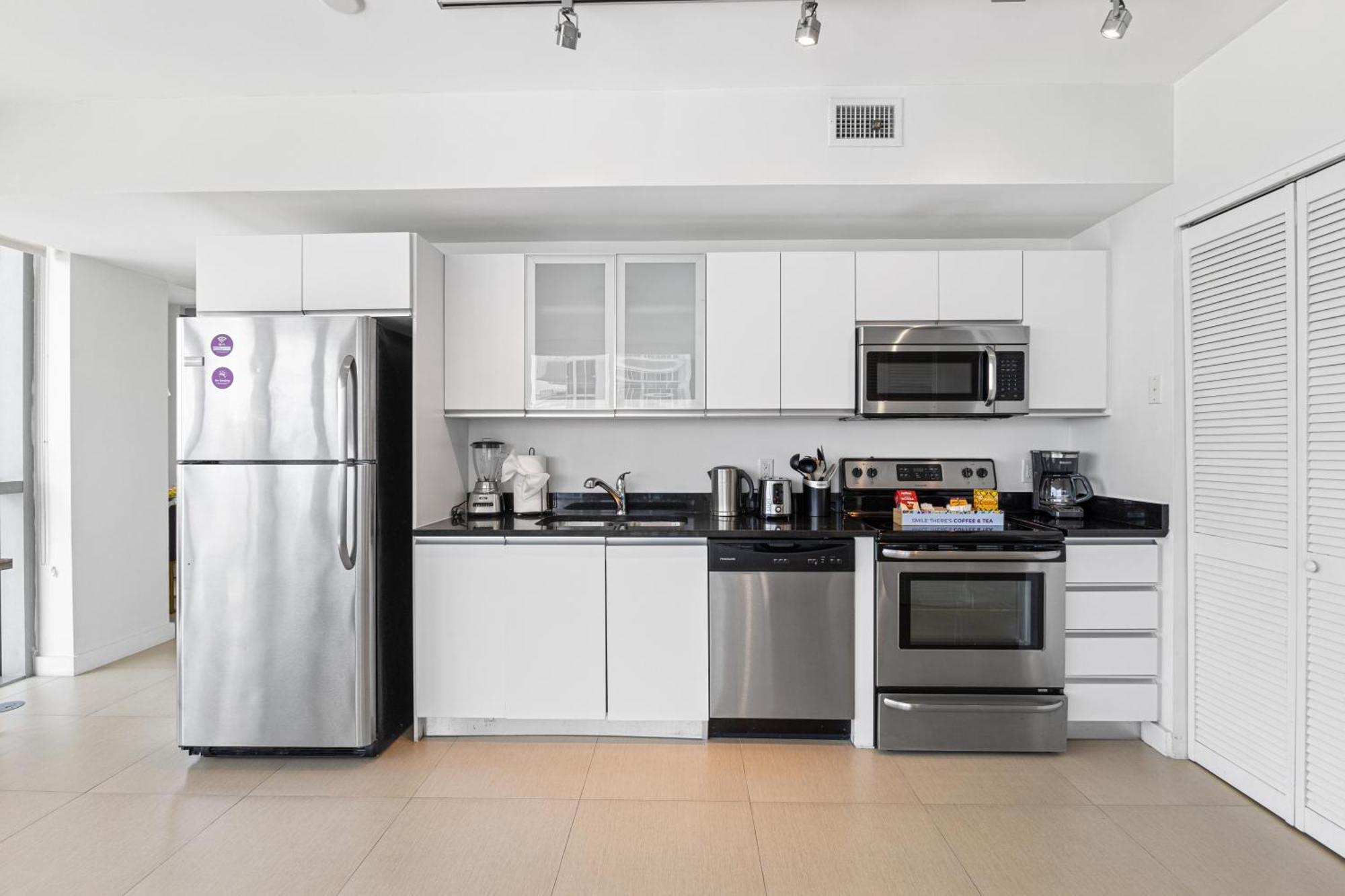 Dharma Home Suites Miami Beach At Monte Carlo 外观 照片